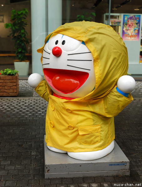 Doraemon statue in front of the Bandai building in Asakusa Doraemon statue in front of the Bandai building in Asakusa