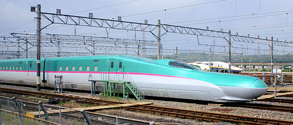 http://www.muza-chan.net/aj/poze-weblog/e5-shinkansen.jpg