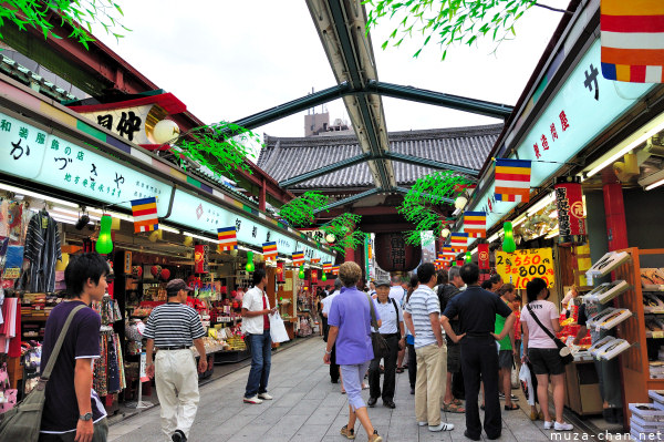 Shopping on Nakamise-dori, Asakusa, Tokyo