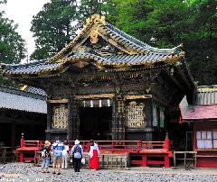 A Japan Photo per Day - Miko guide at Shinyosha
