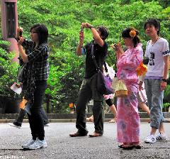 A Japan Photo per Day - Casual Photographers in Ueno Park