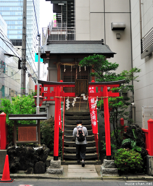 Inari Shrine in Akihabara Inari Shrine in Akihabara