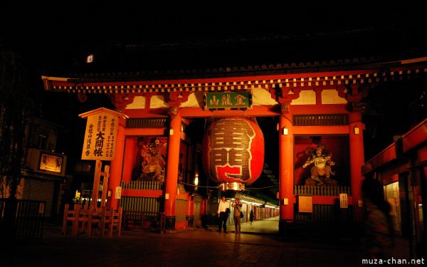 Kaminarimon Gate at Senso-ji Temple Kaminarimon Gate at Senso-ji Temple