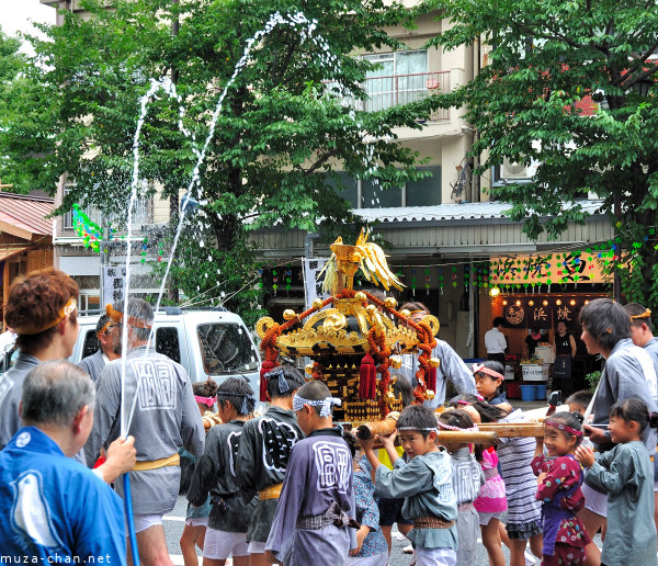 Fukagawa Hachiman 'water-throwing' Festival Fukagawa Hachiman 'water-throwing' Festival
