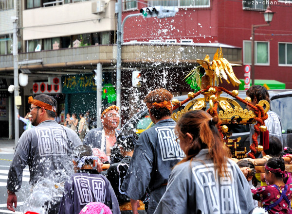 Fukagawa Hachiman 'water-throwing' Festival Fukagawa Hachiman 'water-throwing' Festival