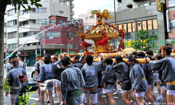 Fukagawa Hachiman 'water-throwing' Festival Fukagawa Hachiman 'water-throwing' Festival