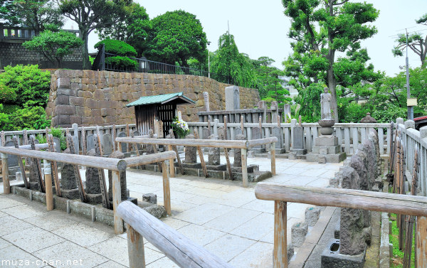 Graves of the 47 ronin, Sengaku-ji, Tokyo Graves of the 47 ronin, Sengaku-ji, Tokyo