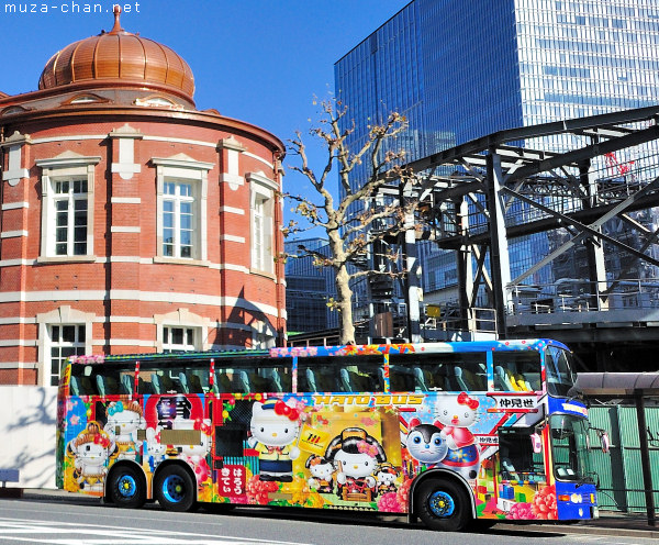 Hello Kitty Hato Bus, Tokyo Station, Tokyo Hello Kitty Hato Bus, Tokyo Station, Tokyo