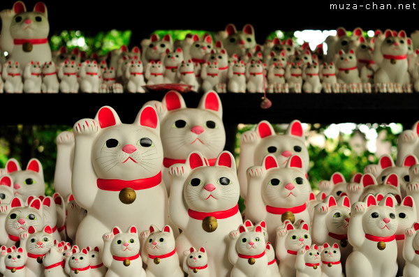 Maneki neko, Gotokuji Temple, Setagaya, Tokyo Maneki neko, Gotokuji Temple, Setagaya, Tokyo