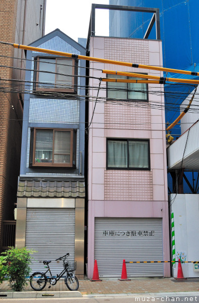 Narrow Buildings, Akihabara, Tokyo Narrow Buildings, Akihabara, Tokyo