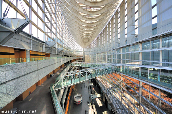 Tokyo International Forum, interior wide-angle view Tokyo International Forum, interior wide-angle view