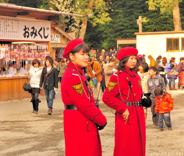 Security guard, Tsurugaoka Hachimangu, Kamakura Security guards, Tsurugaoka Hachimangu, Kamakura