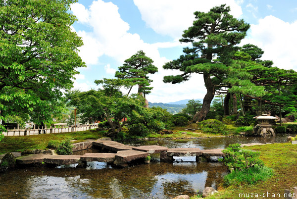 Flying Geese Bridge, Kenroku-en Garden, Kanazawa Flying Geese Bridge, Kenroku-en Garden, Kanazawa