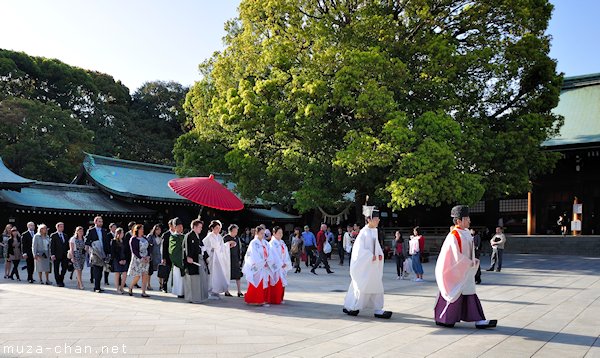 Shinto wedding procession, Meiji Jingu, Shibuya, Tokyo Shinto wedding procession, Meiji Jingu, Shibuya, Tokyo