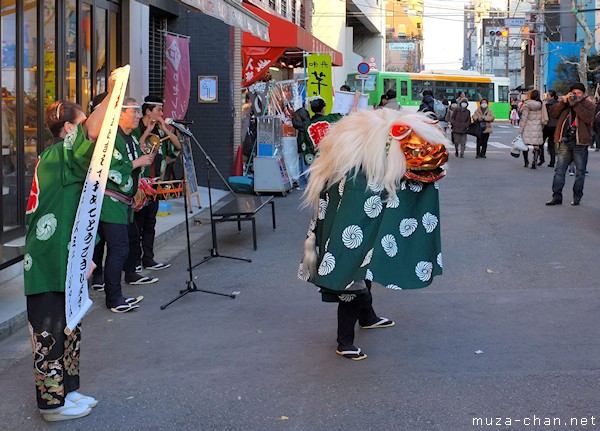 Lion dance, Amuse Museum, Asakusa, Tokyo Lion dance, Amuse Museum, Asakusa, Tokyo