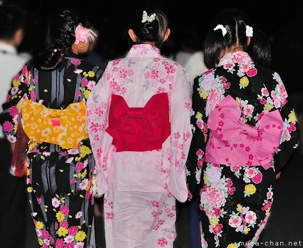 Traditional Japanese clothing, Chocho-musubi knots Traditional Japanese clothing, Chocho-musubi knots