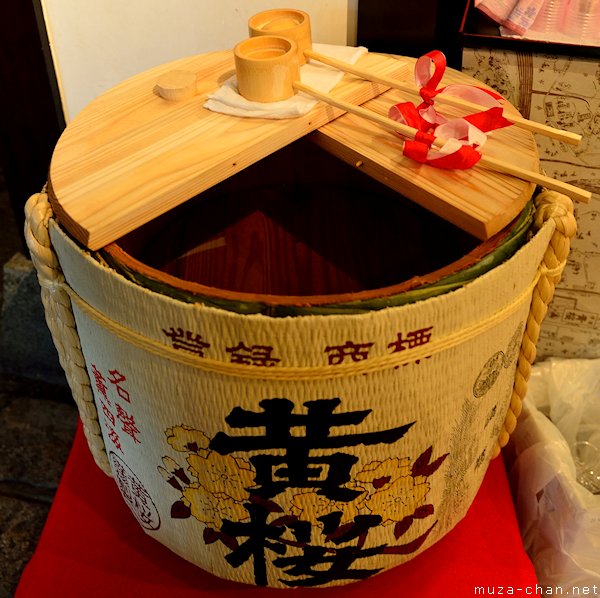 Sake barrel