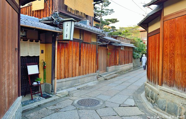 Ishibei-koji Street, Higashiyama, Kyoto Ishibei-koji Street, Higashiyama, Kyoto