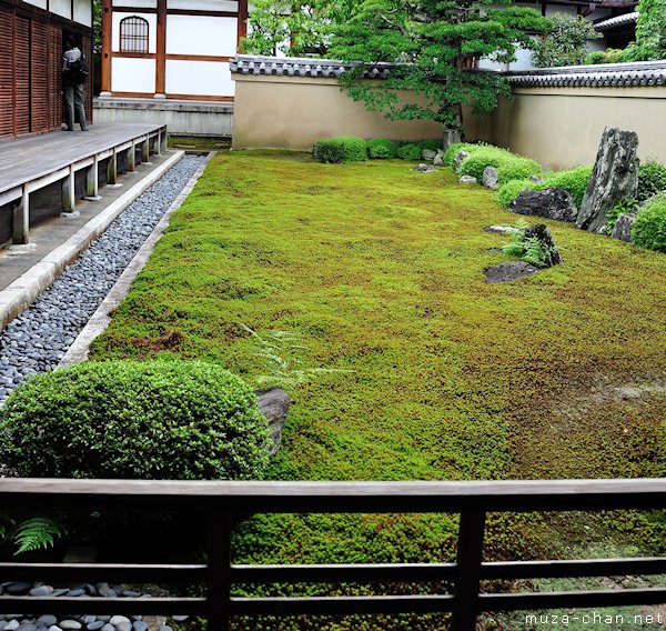 Moss covered Japanese Zen Garden, Ryogin-tei, Ryogen-in Temple, Kyoto Moss covered Japanese Zen Garden, Ryogin-tei, Ryogen-in Temple, Kyoto