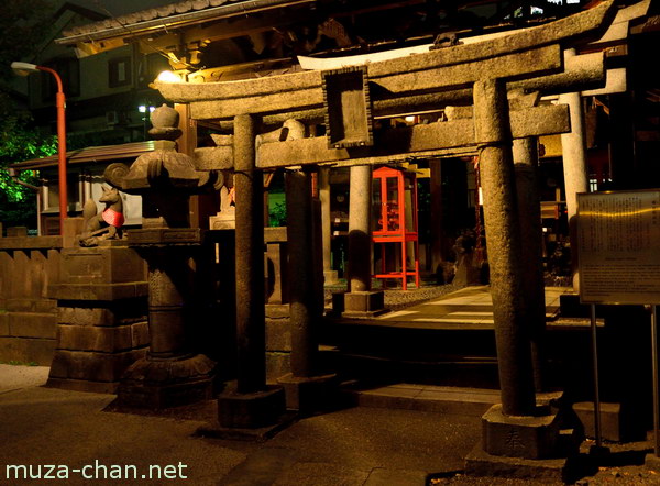 Hikan Shrine, Senso-ji Temple, Asakusa, Tokyo Hikan Shrine, Senso-ji Temple, Asakusa, Tokyoo