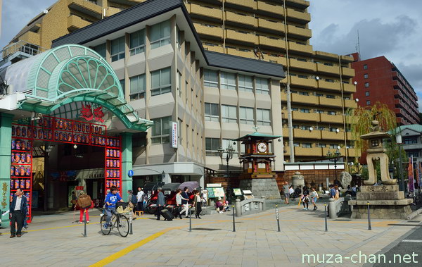 Hojo-en Square, Dogo Onsen shopping street, Matsuyama, Ehime Hojo-en Square, Dogo Onsen shopping street, Matsuyama, Ehime