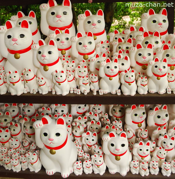 Maneki neko, Gotokuji Temple, Setagaya, Tokyo Maneki neko, Gotokuji Temple, Setagaya, Tokyo
