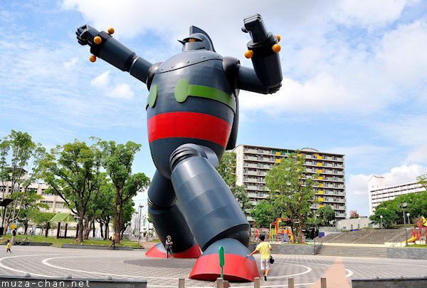 Tetsujin 28 Statue, Wakamatsu Park, Kobe Tetsujin 28 Statue, Wakamatsu Park, Kobe