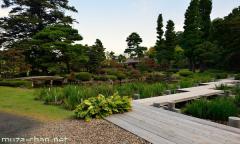 Yatsuhashi and Soribashi, two types of Japanese traditional bridges