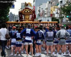 Fukagawa Hachiman Water-throwing festival