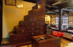 Kaidan tansu, Japanese staircase chest