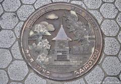 Kamakura manhole cover