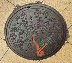 About Japan from... manhole covers, Kurashiki Wysteria Manhole Cover