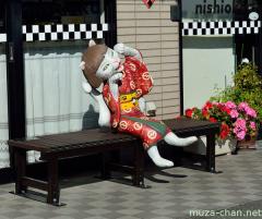 The youkai of Fukusaki, Nekomata bench