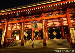 Taking photos at Senso-ji temple