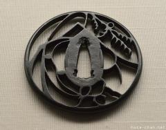 Sukashi tsuba
