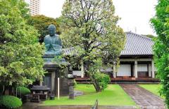Simply beautiful Japanese scenes, Tenno-ji Daibutsu in the rain
